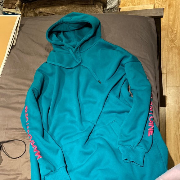 Mark Antoine Collection at Simons - Picture 1 of 10